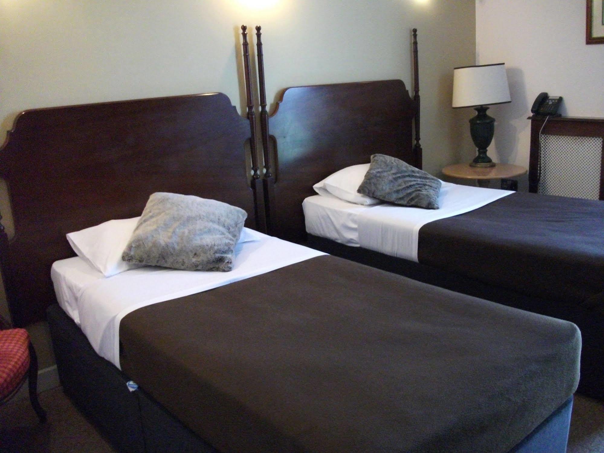 Hotel Oyo Osterley Park à Isleworth Extérieur photo
